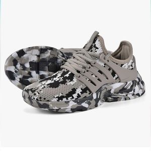 Kids tennis shoes NWOT